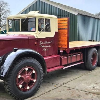 Kenteken: A 29339; Mack vrachtwagen met Rogers aanhanger uit 1943, foto: A. D. den Hartogh