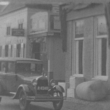 Kenteken: A 4348; Ford, foto: Still uit GAVA-film AV7574