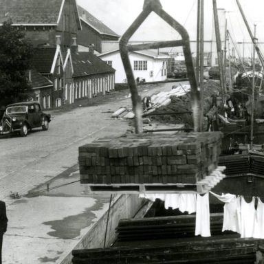 Kenteken: A 26140; Citroën Traction Avant, foto uit archief NV Groninger Steenfabrieken  (1428-251)