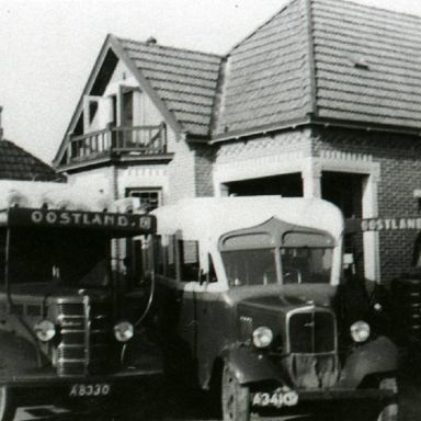 Kenteken: A 8330; Bedford, foto: archief W. Mollema