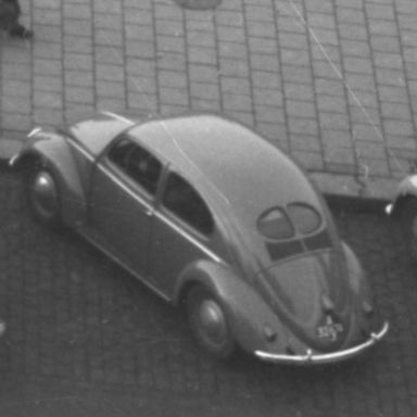 Kenteken: A 32674; Volkswagen, Groningen, Grote Markt, 1953, foto: uitsnede 2248-4145.jpg; Fotograaf: Fotobedrijf Piet Boonstra