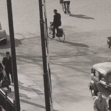 Kenteken: A 29043; Peugeot 402, Groningen, Museumbrug 1938, foto: uitsnede 1785-27541.jpg
