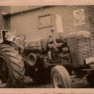 Kenteken: A 29372; McCormick WD9, Feerwerd, 31-08-1949, foto: J. Blaauw