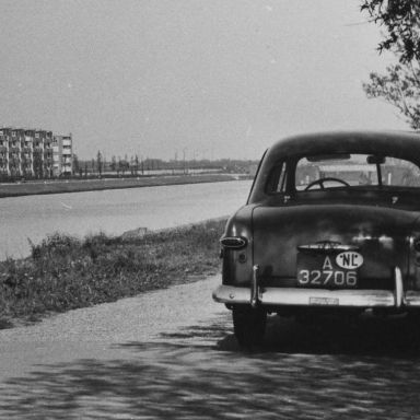Kenteken: A 32706; Ford Custom, Groningen, West-Indischekade, 1955, foto: uitsnede 1785-2246.jpg