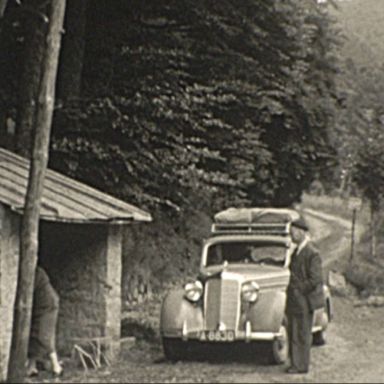 Kenteken: A 8830; Mercedes, foto: still uit AV9526, collectie Groninger Archieven