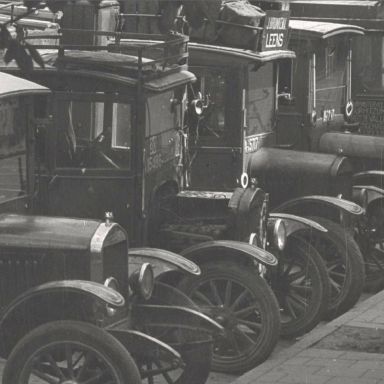 Kenteken: A 15486; Ford, Groningen, Vismarkt ca. 1930, foto: uitsnede 1785-28487.jpg