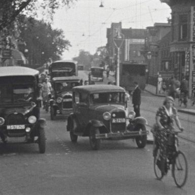 Kenteken: A 1218; Ford, foto: still uit "Verkeersfilm", C. van der Mei, 1934, coll. GrA (2209-0176)