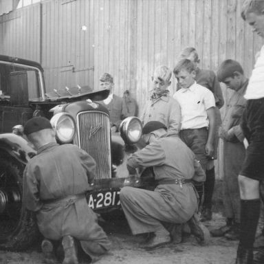 Kenteken: A 28173; Austin Twelve, foto 1: E. A. Nolle