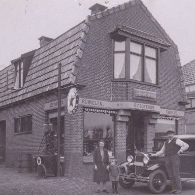 Kenteken: A 10054; Ford, foto: D. Foorthuis