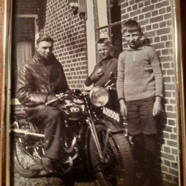 Kenteken: A 20506; Elzo van Timmeren op de BSA, foto: H. J. Dijkhuizen
