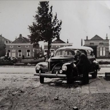 Kenteken: A 4627; Dodge Royal bij Garage Kleinstra,  Hoofdstraat,  Stadskanaal, ca. 1946, foto: F. Wijbenga
