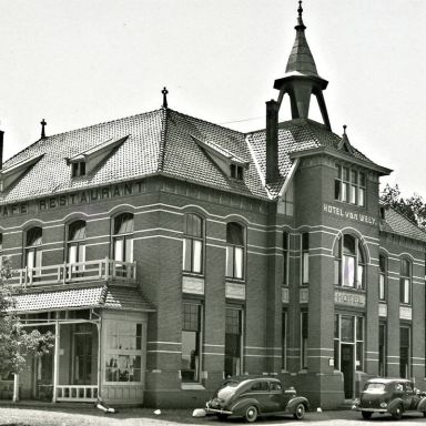 Kenteken: A 3937; Ford, Coevorden, Hotel Van Wely ca. 1940 foto: H Renkema
