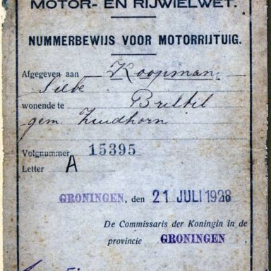 Kenteken: A 15395; Nummerbewijs, foto uit "75 jaar Koopman"