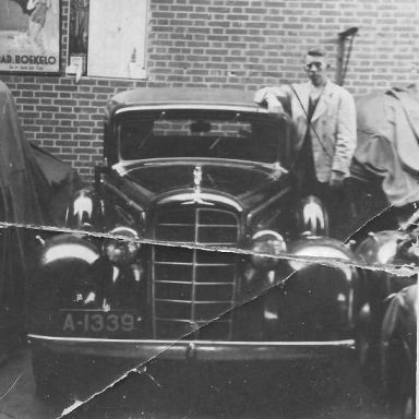 Kenteken: A 1339; Oldsmobile met W. Brander, Oliemuldersweg 112B, foto: A. C. Antema
