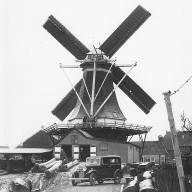 Kenteken: A 6370; Ten Post, zaag- en korenmolen "Nooitgedacht", 1933 (818-14452)