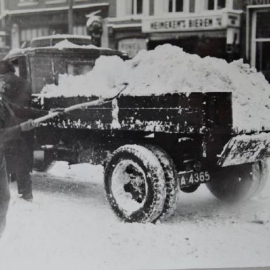 Kenteken: A 4365; Ford,  Sneeuwruimen, december 1938, foto: J. de Poel