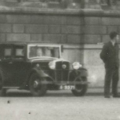 Kenteken: A 9571; Morris Ten, Groningen, Stationsplein 1934, foto: uitsnede 1785-2877.jpg
