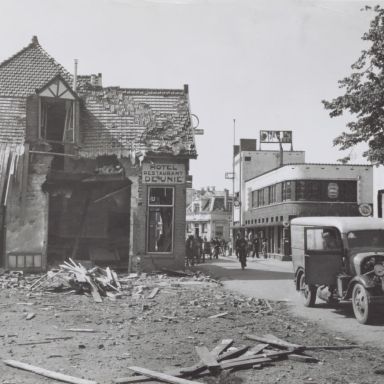 Kenteken: A 11914; Verwoesting Hotel Restaurant De Unie bij de D.A.M. Appingedam, 1945, foto: archief Dagblad van het Noorden (AW2024-242); Fotograaf: Folkers, E.