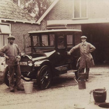 Kenteken: A 7174; Opel, taxi Vogelzang Grijpskerk. Foto: J. Smits