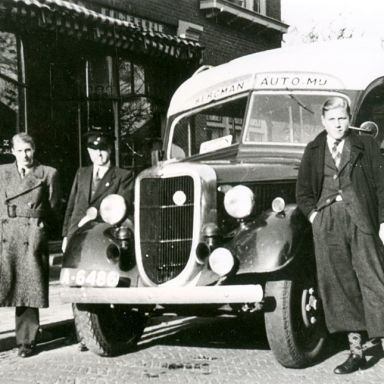 Kenteken: A 6486; Ford V8 (1935) foto:  <a href='http://www.oudterapel.nl' target='_blank'>Website Oud Ter Apel</a>