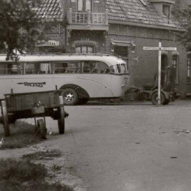 Kenteken: A 29679;  Diamond T, Harkstede, Driesprong ca. 1944, foto: uitsnede 1986-11428.jpg