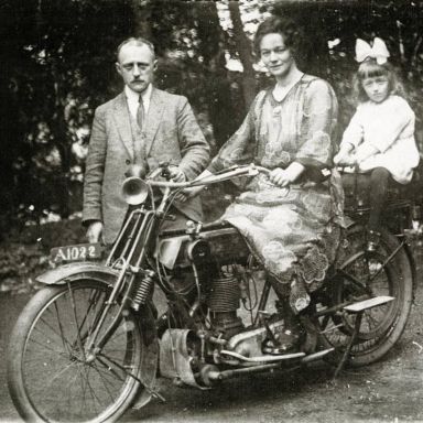 Kenteken: A 1022; Abingdon "King Dick", foto: Annelies Werkman, bron: Clubmededelingen nr. 625, april 2016, Veteraan Motoren Club