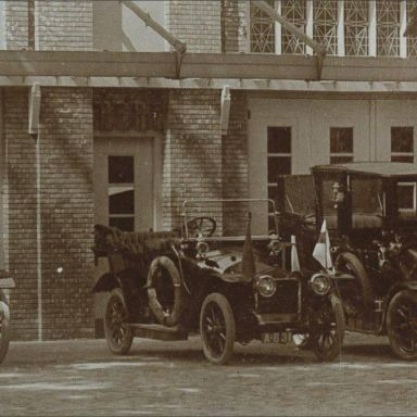 Kenteken: A 1335; RCH, Fongersgarage Groningen, waarschijnlijk 28 aug. 1914 foto: J. B. Wakker