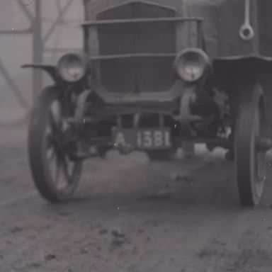 Kenteken: A 4381; Hansa Lloyd, foto: still uit de film GAS, bedrijfsfilm van de gemeentelijke gasfabriek in Groningen, 31-12-1930 bron: <a href='http://in.beeldengeluid.nl/collectie/details/expressie/430547/false/true' target='_blank'>beeldengeluid.nl</a>