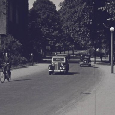 Kenteken: A 20199; DKW, foto: still uit de film "Groningen II", J. Petersen, 1930-1948 coll. GrA (2209-5184)
