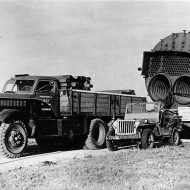 Kenteken: A 36457; Daimond T-Mover met een Rogers M-20 oplegger met 24 wielen beladen met een zware stoomketel, september 1947, foto: archief PAX