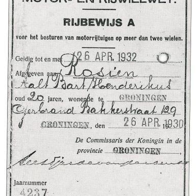 Kenteken: A 20861; Rijbewijs A. Rosien, foto: Genealogie Roosje (G-781)