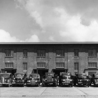 Kenteken: A 38664; Melkontvangst melkfabriek De Ommelanden, ca. 1947 foto: S. Muller