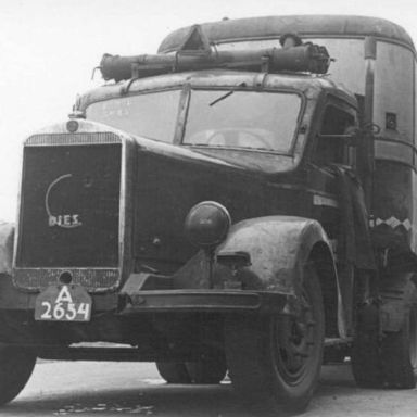 Kenteken: A 2654; Mercedes,  foto: Tresoar, Verzameling Ver. Friesland 1940-1945