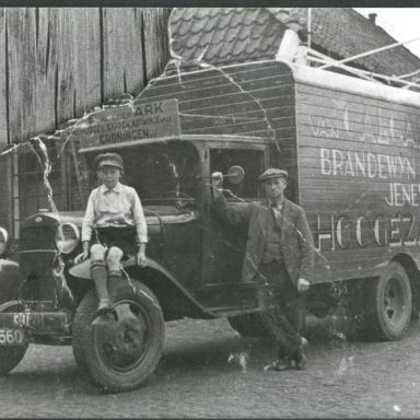 Kenteken: A 20560; Ford, E. van der Ark en zoon, foto: collectie Veenkoloniaal Museum (Bo 2)