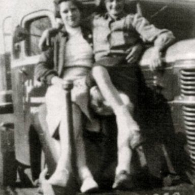 Kenteken: A 32656; Volvo,  A. v.d. Horn en J. Visser, foto: archief W. Mollema