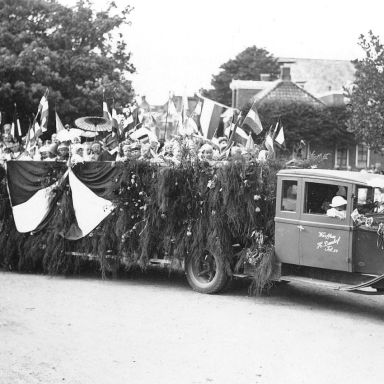 Kenteken: A 19192; Dodge, Warffum, Stationsweg 1935, foto: Collectie Gemeente Eemsmond