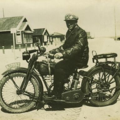 Kenteken: A 17692; Willem Luppens op de Harley Davidson, foto: <a href='https://wikimiddenbrabant.nl/Luppens_-_Maton' target='_blank'>wikimiddenbrabant</a>