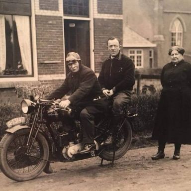 Kenteken: A 13147; Saroléa, foto: R. Bos, <a href='https://www.facebook.com/Oud-Burgum-200057213661280/' target='_blank'>facebookpagina oud Burgum</a>