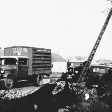 Kenteken: A 9861; Smilde, ca. 1930, foto: <a href='https://www.facebook.com/groups/319434671549357?locale=nl_NL' target='_blank'>facebook Smilde terug in de tijd</a>