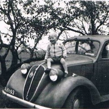 Kenteken: A 36693; Simca 8,  Westerdijkshorn, Bedum ca. 1953, foto: J-T Oosterhoff