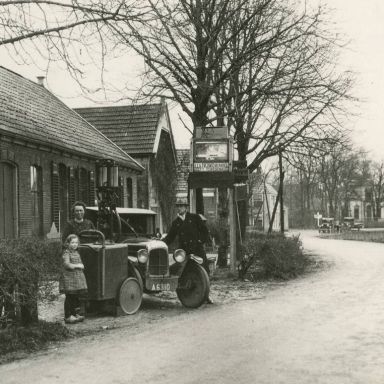 Kenteken: A 6310; Citroën A,  Winneweer, autoverhuurbedrijf de Vries ca. 1930 (818-17526.jpg)
