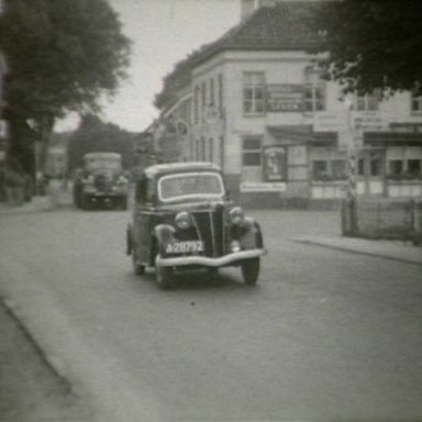 Kenteken: A 28792; Ford ca. 1950, foto: Still uit GAVA-film AV0465