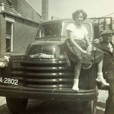 Kenteken: A 2802; Chevrolet van Eltje Godlieb, foto: E. Kappen