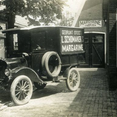 Kenteken: A 9243; Ford T van Margarinefabriek L. Schomaker, 1928, foto: Streekhistorisch Centrum Stadskanaal (17352)