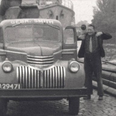 Kenteken: A 29471; Chevrolet, foto: still uit "Reclamefilm Zuidwending", Eltjo Huizinga, 1956, coll. GrA (2209_AV0639)