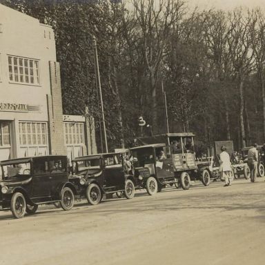 Kenteken: A 12670; Ford, Groninger Automobielenzaak ca. 1928 foto: H. Renkema