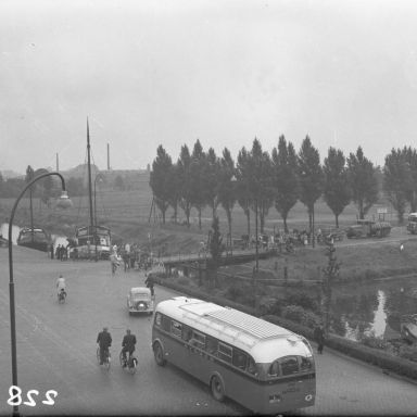 Kenteken: A 23323; Damsterdiep ca. 1951 (2248-2111); Fotograaf: Fotobedrijf Piet Boonstra