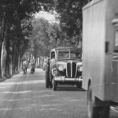 Kenteken: A 24397; Ford, Groningen, Friesestraatweg 1937, uitsnede 1785-1069.jpg