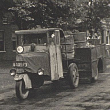 Kenteken: A 40973; Eigenbouw tractor, Siddeburen, 1954, foto: still uit AV9696 collectie Groninger Archieven
